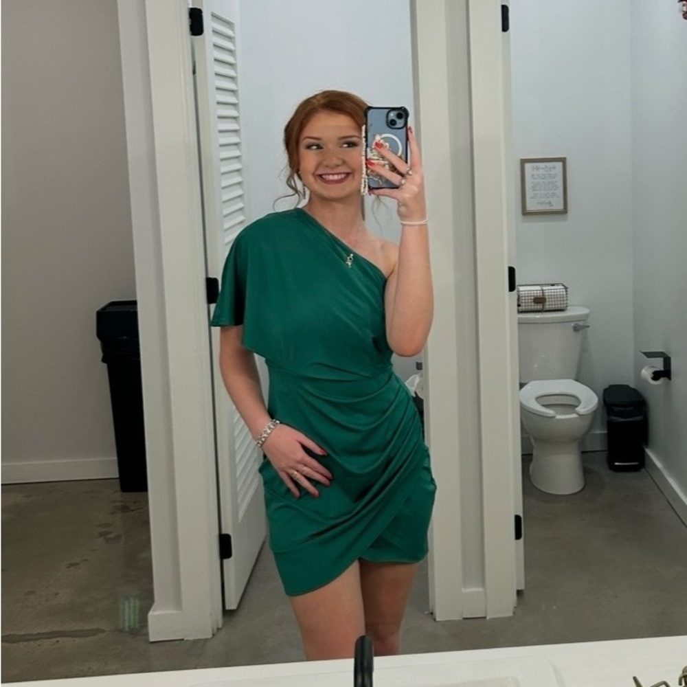 One-Shoulder Emerald Green Ruched Cocktail Dress